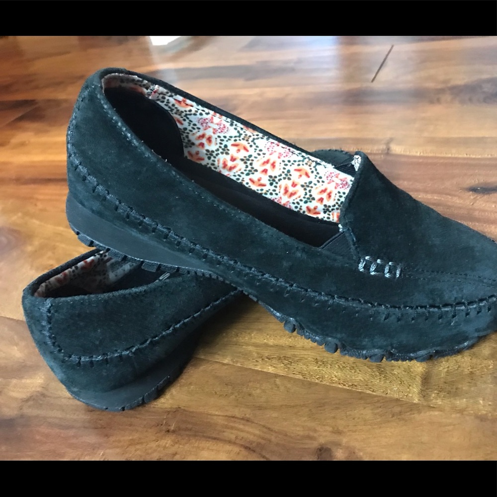 Sketchers loafer/moccasin comfortable flats!